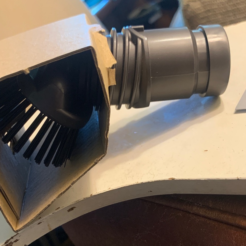 BNWOT AUTHENTIC DYSON ATTACHMENT STIFF BRISTLE BRUSH NEVER USED!